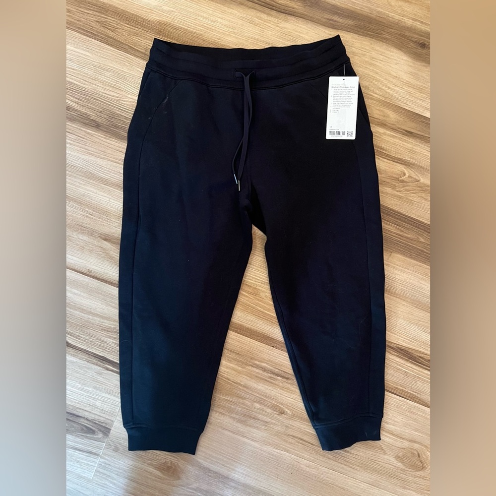 NWT size 12 scuba HR Joggers cropped from Lululemon!